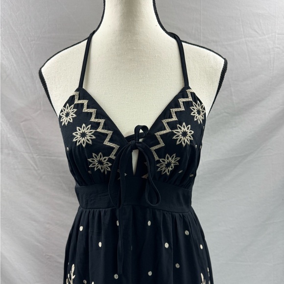 Boho Floral Embroidered Halter Dress - Picture 6 of 8